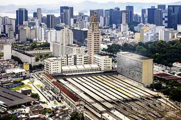 Ao longo dos anos, passou por diversas modificações, mas continua a ser um importante ponto de saída de várias linhas que conectam a cidade a outros municípios e bairros. Sua rica história e arquitetura fazem dela um dos maiores patrimônios ferroviários do país.-Arne Müseler /Wikimédia Commons