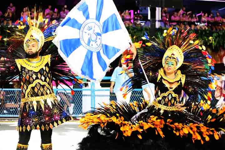 “Das festanças nos salões nobres da Europa até a chegada ao Brasil e a transformação em cortejo religioso. ‘Vixe Maria’ exalta essa expressão nordestina”, enfatizou Tiago Martins. 
