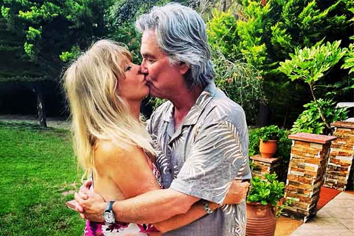 Na vida pessoal, Hawn é casada com o ator Kurt Russell desde 1983. Eles tiveram um filho juntos. 