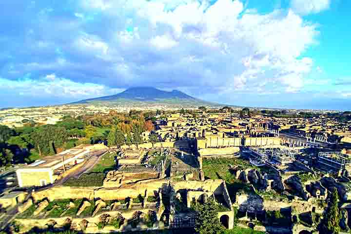 As escavações na Região IX do sítio arqueológico de Pompeia foram iniciadas em fevereiro de 2023. Outras descobertas importantes sobre os antigos habitantes da cidade  já foram feitas, entre elas casas de átrio e uma padaria. 
