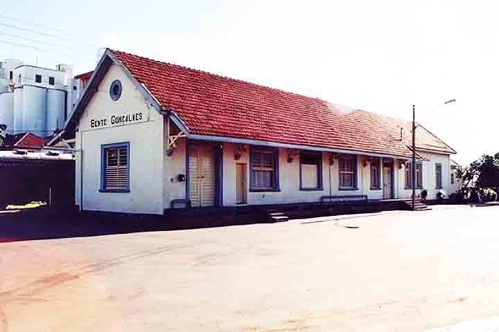 A estação preserva a história das ferrovias da região e se tornou um dos principais atrativos turísticos de Bento Gonçalves, especialmente para os amantes da cultura e da gastronomia do Rio Grande do Sul.--Reprodução de Facebook