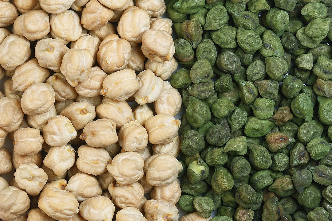 Ajuda no ganho de massa muscular: rico em proteínas, o grão-de-bico é uma excelente fonte de aminoácidos essenciais quando combinado com cereais como arroz, pão e macarrão.