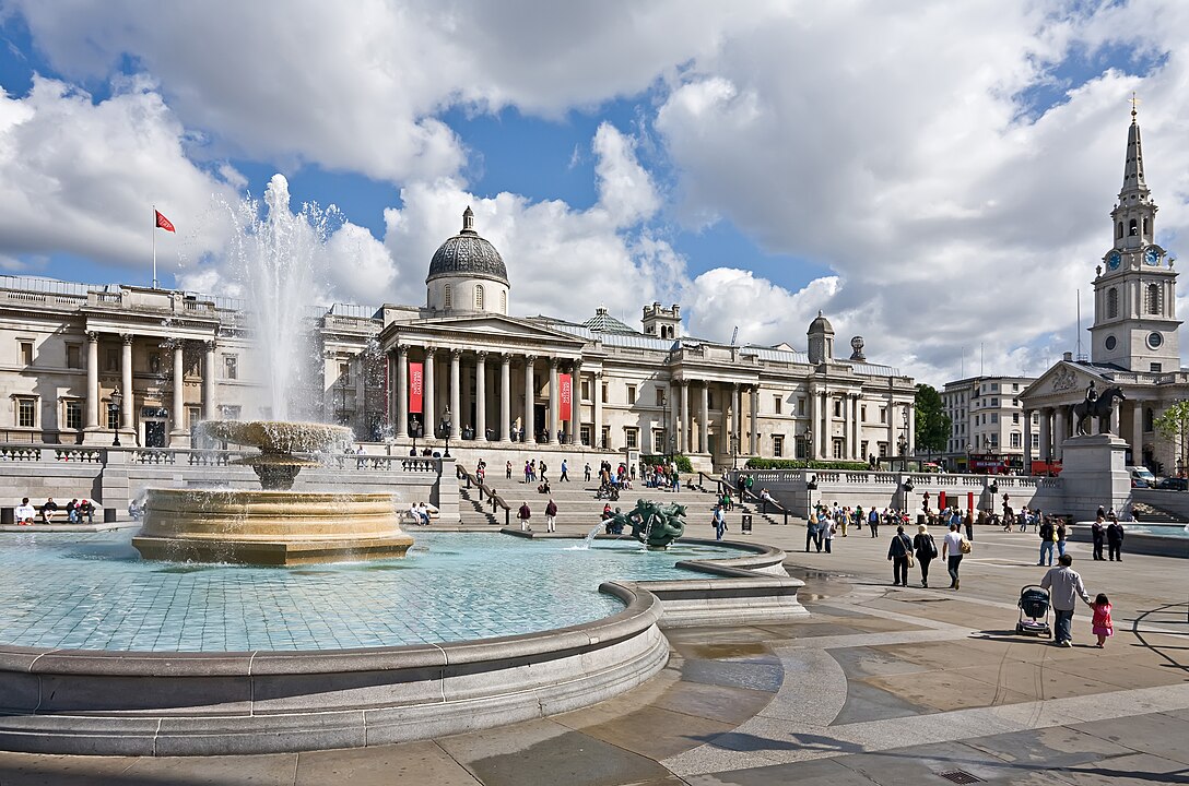 Londres (Reino Unido) – 9.000.000 habitantes. Metrópole vibrante, Londres é lar do Palácio de Buckingham, da Torre de Londres e do Museu Britânico, combinando tradição e modernidade em cada esquina.