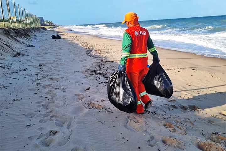 O cenário na praia do Segredo não é único em território brasileiro. Em julho de 2024, estudo conduzido pela Verocel, uma empresa de celulose, identificou um acúmulo de lixo proveniente do exterior em praias de Belmonte, cidade localizada no sul da Bahia. 
