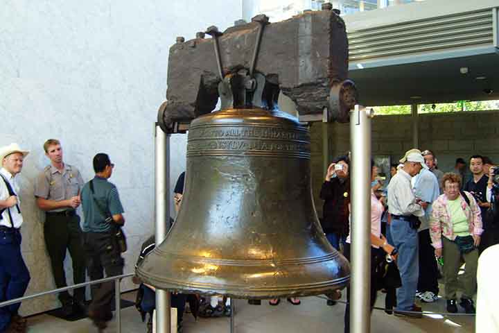 Sino da Liberdade – Sinos históricos que simbolizam independência, liberdade ou eventos marcantes. O mais famoso, nos EUA, foi tocado para anunciar a Declaração de Independência em 1776.