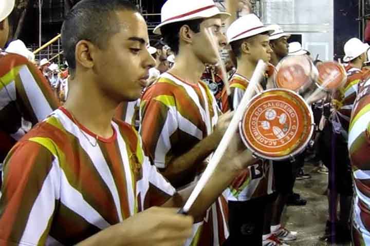 Hoje o tamborim é comum na música popular e religiosa, incluindo samba e gospel, usado para marcar ritmos animados e festivos.
