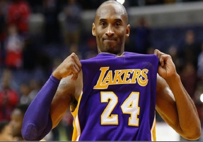 Kobe Bryant - O astro da NBA e do basquete mundial faleceu tragicamente no dia 26 de janeiro de 2020, em um acidente de helicóptero, aos 41 anos, na cidade de Calabasas, na Califórnia. Junto com ele no veículo aéreo estava sua filha, Gianna, de 13 anos, que também faleceu no local.