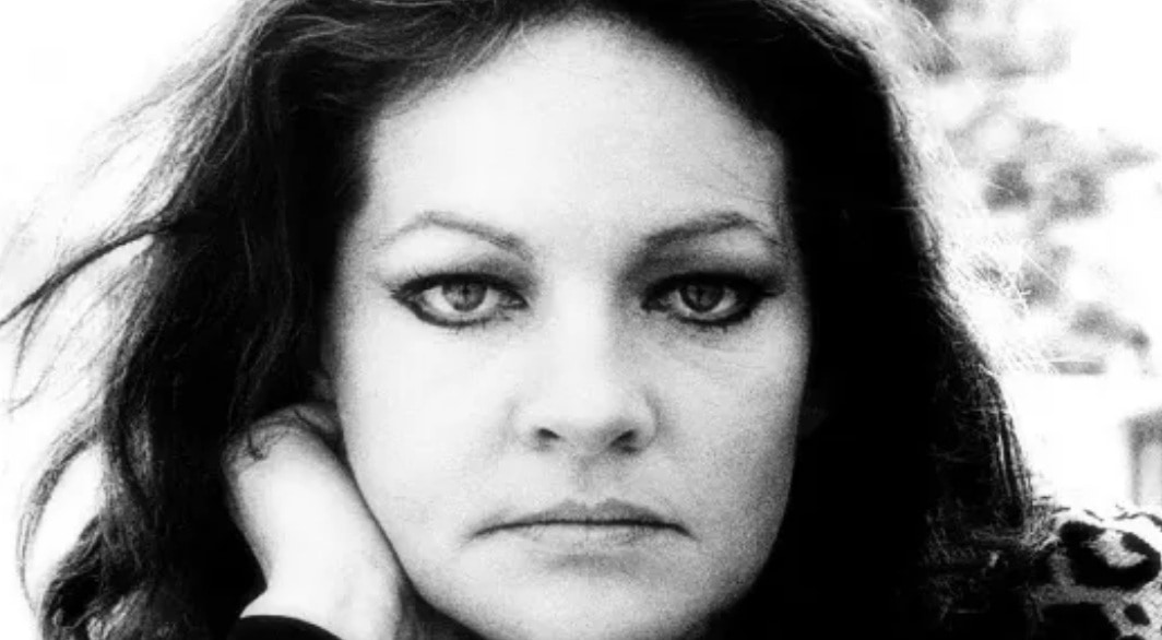 Maysa - No dia 06 de junho de 1977, Maysa morreu ao bater acidentalmente a Brasília que dirigia contra uma mureta na Ponte Rio-Niterói. Ela era cantora, atriz e compositora e tinha 40 anos.
