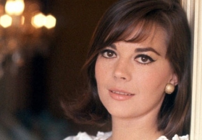 Natalie Wood - No dia 29 de novembro de 1981, aos 43 anos, a atriz morreu por afogamento após cair de um barco enquanto comemorava o feriado de Ação de Graças. Curiosamente, uma cigana havia alertado sua mãe de que ela viria a morrer dessa forma trágica.
