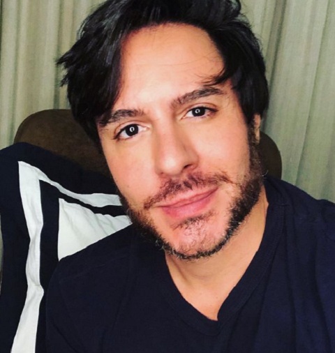 Ricardo Tozzi: economista respeitado e mega executivo da Câmara Americana de Comércio para o Brasil. Esse era o cargo de Ricardo Tozzi antes de se tornar ator, em 2005. -Instagram/@ricardotozzireal