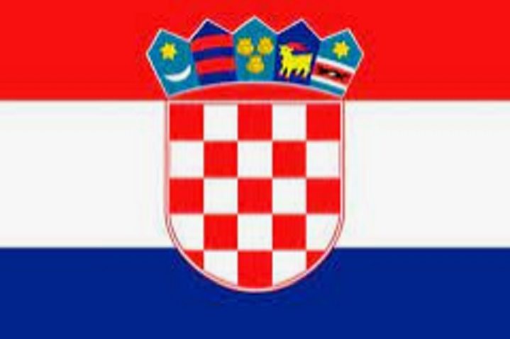 A Croácia se tornou o 27° estado-membro da União Europeia em 1/7/2013. A candidatura para integrar o grupo ocorreu em 2003 e foram necessários 10 anos para formalizar a adesão.