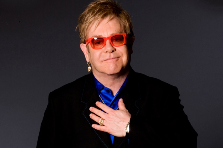 Elton John perde visão e não consegue assistir seu próprio musical