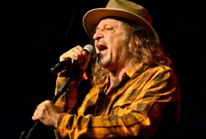 A mÃºsica pernambucana tambÃ©m ganhou destaque nacional e internacional com artistas como Chico Science, Lenine e Alceu ValenÃ§a.