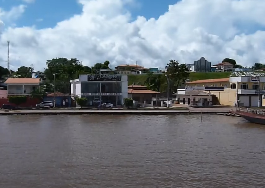 8° lugar: Almeirim - Pará - Tamanho territorial: 72.954 km²- com cerca de 30 mil habitantes, tem uma população predominantemente cabocla e rural, com uma economia voltada para a agricultura e pesca. A cidade enfrenta dificuldades de acesso a serviços, mas a atividade comercial e o turismo na região têm crescido gradualmente.