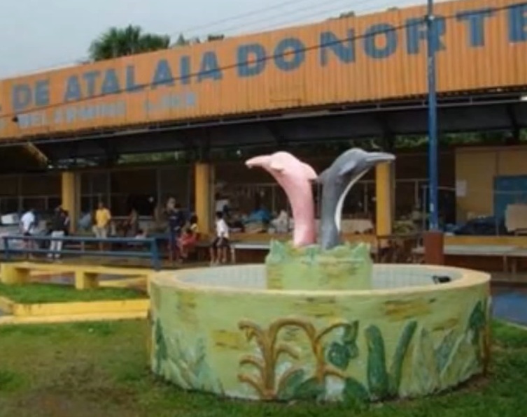7° lugar: Atalaia do Norte - Amazonas - Tamanho territorial: 76.435  km²- Com uma população de aproximadamente 15 mil habitantes, Atalaia do Norte, no Amazonas, é conhecida pela forte presença indígena, como os povos do alto Xingu. A cidade depende da agricultura familiar e da pesca, mas enfrenta sérios desafios de infraestrutura e desenvolvimento social.