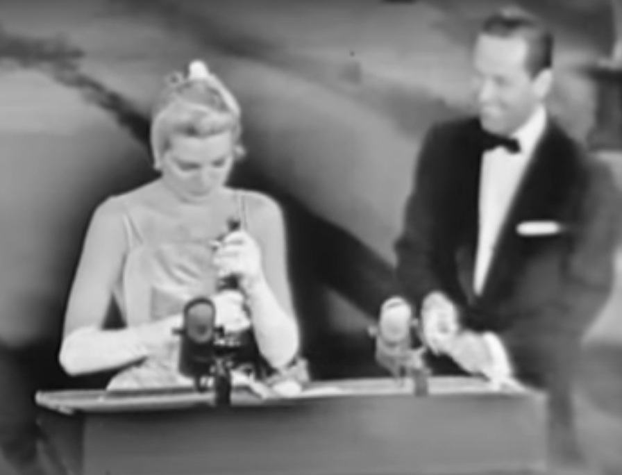 Grace Kelly - Ano: 1955 - Filme: Estados Unidos - Filme em que atuou: Amar é Sofrer 