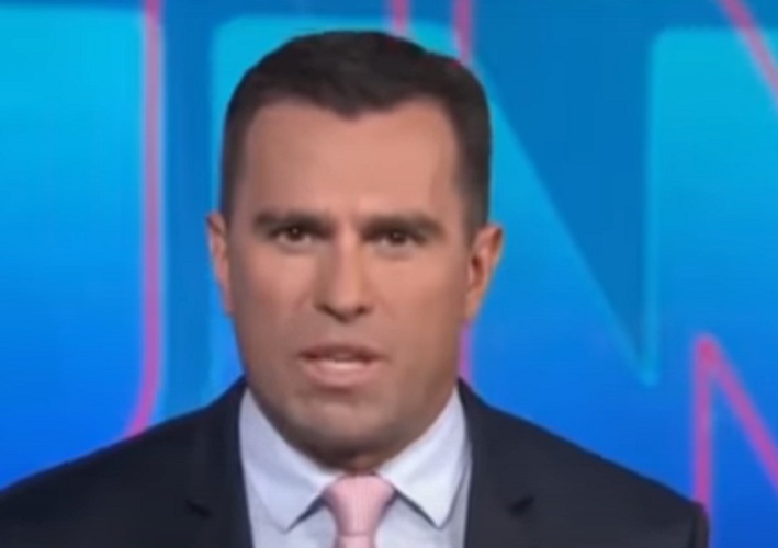 Bocardi estava na Globo desde 2004, quando começou trabalhando como repórter do “Jornal Nacional”. A partir de 2016, ele passou a ocupar a função de plantonista do principal telejornal da emissora, participando da bancada nas ausências de William Bonner. Antes de assumir o “Bom Dia São Paulo”, ele teve passagens por “SPTV 1ª edição” e “Jornal da Globo”. 
