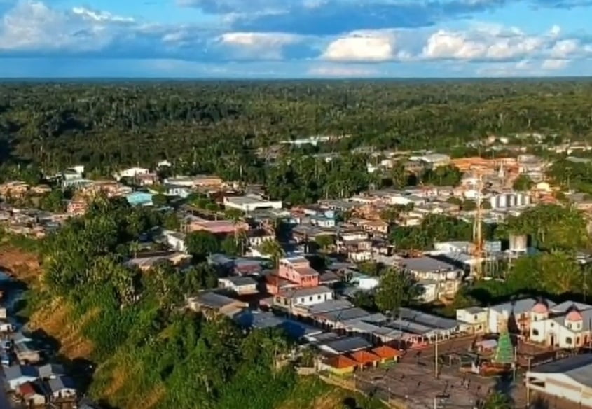 5° lugar: Tapauá - Amazonas - Tamanho territorial: 84.946 km²- com cerca de 20 mil habitantes, possui uma população majoritariamente ribeirinha e cabocla, cujas atividades principais são a pesca e a agricultura. A cidade carece de infraestrutura e enfrenta dificuldades econômicas, mas a economia local gira em torno da subsistência e recursos naturais.