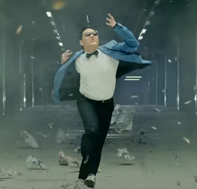 Psy (Cantor)- Park Jae-sang nasceu em 31/12/1977 em Seul na Coreia do Sul. Psy ganhou destaque internacional com seu single "Gangnam Style" em 2012, que se tornou um fenômeno viral e é um dos vídeos mais assistidos no YouTube.