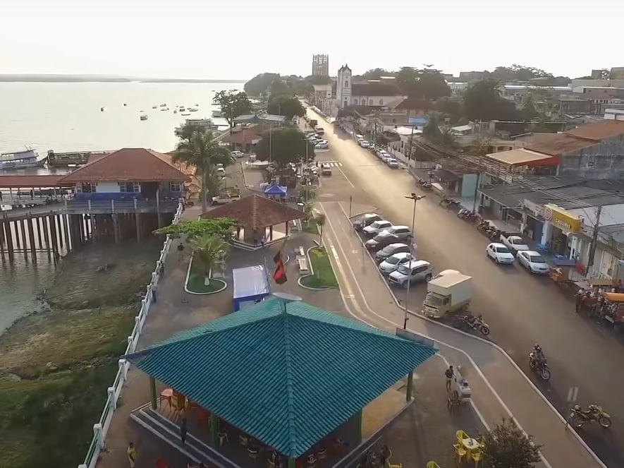 13Â° lugar: Itaituba - ParÃ¡ - Tamanho territorial: 62.042 kmÂ² - com aproximadamente 99 mil habitantes, Ã© uma cidade de rÃ¡pido crescimento, com forte presenÃ§a de migrantes. Sua economia Ã© centrada na extraÃ§Ã£o mineral, especialmente ouro, e na exploraÃ§Ã£o de recursos naturais, embora a cidade enfrente desafios em termos de infraestrutura bÃ¡sica.