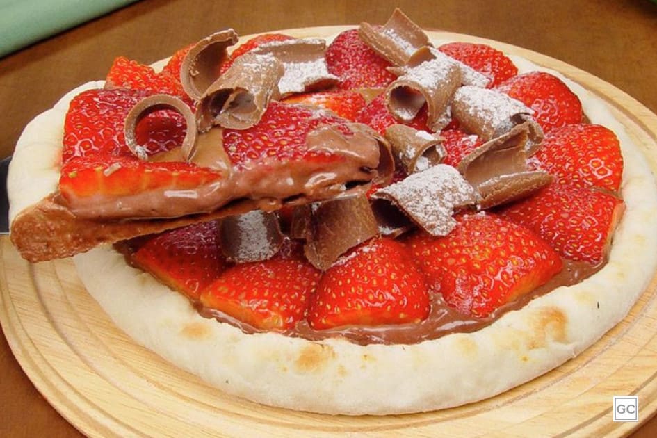 O morango é uma das frutas mais versáteis para a produção de doces e biscoitos em escala industrial. E também para bolos e tortas, com recheios ou coberturas apreciados por muitos consumidores. - 