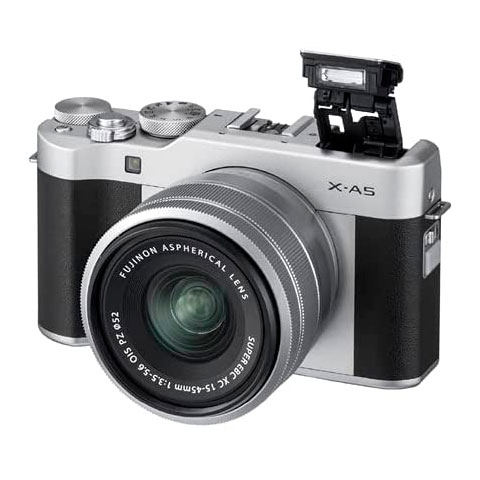 Até pouco tempo atrás, as pessoas usavam uma câmera fotográfica para tirar fotos, com qualidade inferior à dos celulares atuais. Era comum "revelar" as fotos para poder vê-las depois. Hoje, ainda existem câmeras, é verdade, mas geralmente são usadas por fotógrafos, com mil e uma utilidades e visualização na horal. 