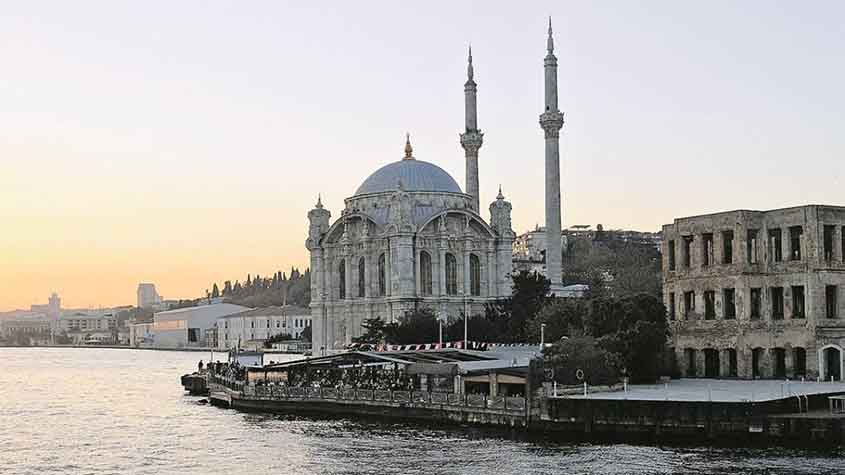 O voo tinha partido de Istambul (foto), na Turquia, e seguia para Barcelona, na Espanha. 