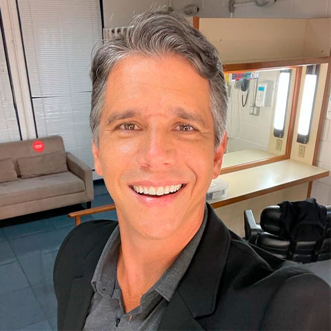 Saiba mais, a seguir, sobre Márcio Garcia. Nascido em 17 de abril de 1970 no Rio de Janeiro, é apresentador, empresário e ator, muito conhecido por interpretar galãs em diversas novelas da TV Globo e por apresentar o programa da Record “O Melhor do Brasil” e 