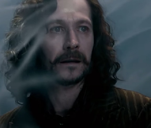 Cena memorável: Morte de Sirius Black - O padrinho do personagem principal era uma pessoa muito próxima e importante para Harry e o convidou para morar com ele. Nada disso aconteceu, pois Bellatrix resolveu matar o primo e deixar a vida de Potter ainda mais dolorosa. -Reprodução/ Harry Potter
