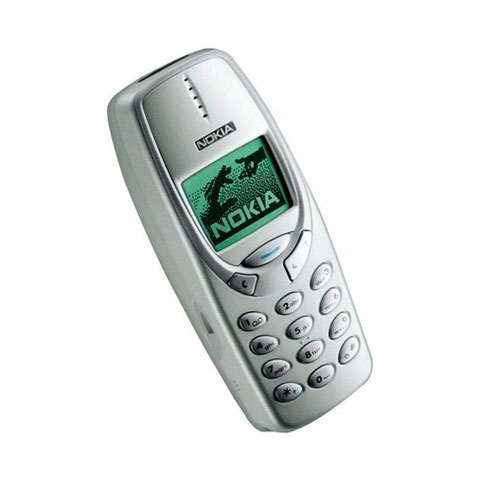 Este celular aí já saiu de linha há tempos. Só serve para peso de papel. Hoje, você não conseguiria nem fazer uma ligação com ele, que ficou famoso por popularizar o "jogo da cobrinha" entre os anos 80 e 2000 nos celulares da Nokia. 