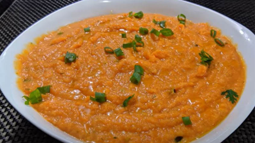 Quibebe de abóbora: prato de origem africana, mas comum no Brasil, consiste em um tipo de pirão grosso de abóbora que acompanha, geralmente, carne, frango ou peixe. Porém, pode ser feito de forma completamente vegetariana quando se protagoniza a abóbora caramelizada com um pouco de açúcar no fundo da panela, a pimenta-do-reino e o maço de ervas frescas ao final. 