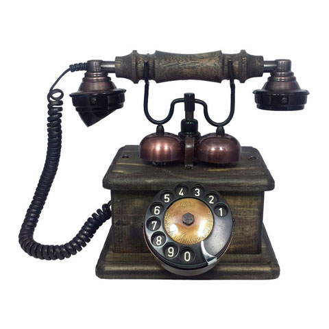Os telefones existem desde o final do Século 19. Houve um tempo em que era necessário discar os números para poder ligar para alguém. Hoje em dia, já dá para ligar "apertando" só um botão. 