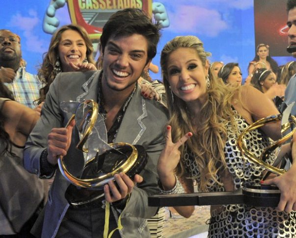 Edição 2012, Rodrigo Simas: O ator e a professora Raquel Guarini venceram a edição de 2012. Eles tiveram um total de 114,4 pontos. Cláudia Ohana ficou em 2º com dois décimos a menos.