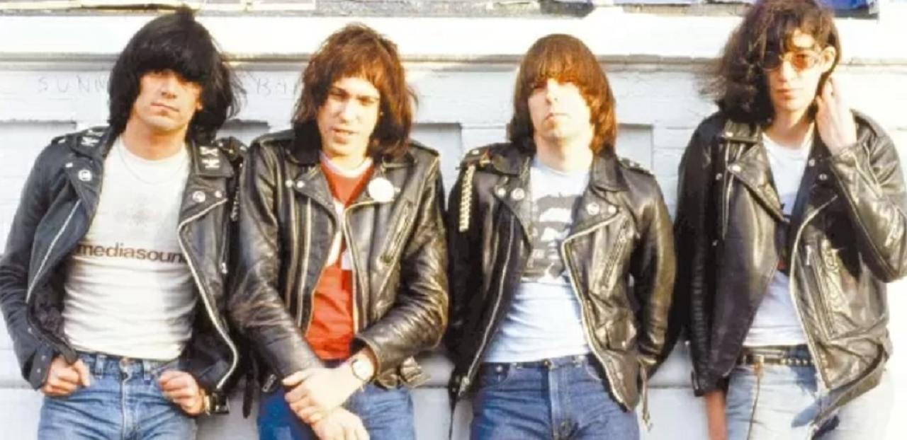 Formada em Forest Hills, no distrito de Queens, Nova York, possuía os seguintes integrantes: Joey Ramone, Johnny Ramone, Dee Dee Ramone e Tommy Ramone. Todos os integrantes já morreram, mas deixaram uma legião de fãs, que sempre que podem ouvem e propagam suas canções-Divulgação