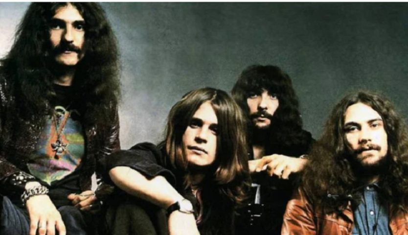 A formação original teve seu fim em 1979 com a demissão de Osbourne, devido a seu vício em álcool e uso de outras drogas. Ele foi substituído por Ronnie James Dio, antigo vocalista do Rainbow. Ian Gillan, Glenn Hughes, Ray Gillen e Tony Martin também integraram a banda.-Divulgação