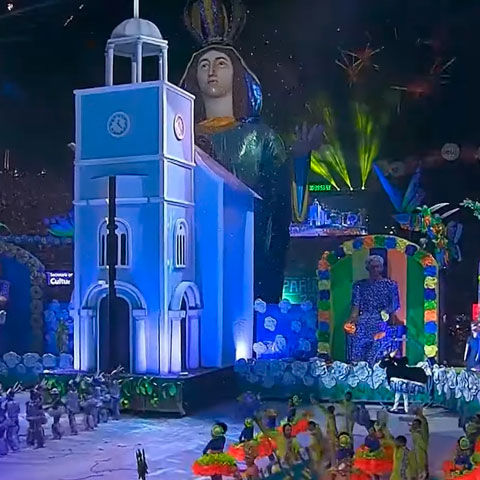 JUNHO - Festival Folclórico de Parintins (AM) - Realizado no último fim de semana de junho na cidade de Parintins, no Amazonas, é um duelo cultural entre os bois Caprichoso e Garantido. 