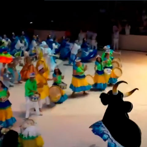 Na região Norte do Brasil, o Carnaval de Manaus é uma festa popular que inclui desfiles de escolas de samba, blocos de rua, bandas e o carnaboi. -Youtube/Culturas do Amazonas