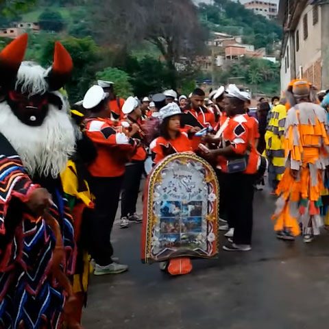 A Folia de Reis também já passou. Dura de 24 de dezembro a 6 de janeiro, que é oficialmente o Dia de Reis (dia de desmontar as árvores de Natal). Bahia, São Paulo, Rio de Janeiro, Goiás, Espírito Santo e Minas Gerais são os estados que mais comemoram.