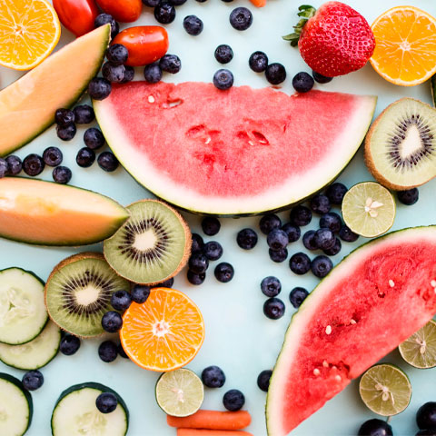 O consumo diário de frutas é essencial para fortalecer o sistema imunológico e garantir energia. Isso se deve, em parte, à frutose, o açúcar natural presente nesses alimentos.