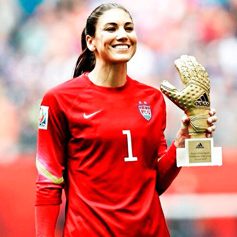 A goleira Hope Solo, da seleção feminina dos Estados Unidos, irritou os brasileiros com uma postagem em suas redes sociais, em 2016, antes de vir disputar as Olimpíadas no Rio de Janeiro. Ela publicou uma foto mascarada e com um kit de proteção ao vírus da Zika. A repercussão não foi boa e a cada vez que ela pegava na bola nos jogos, a torcida brasileira gritava: 