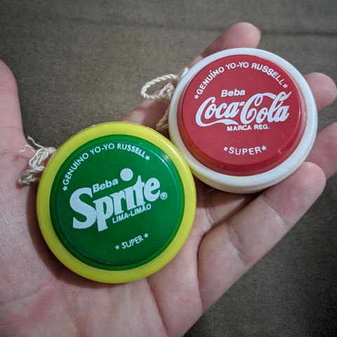 Asa começou a transformar o líquido em um fenômeno mundial. Primeiro, ele patenteou a marca Coca-Cola, depois criou a The Coca-Cola Company, que hoje tem vários refrigerantes pelo mundo. -Divulgação/Shoppe