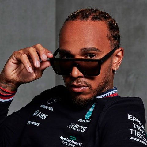 Lewis Hamilton — O piloto britânico criticou o governo brasileiro por causa da destruição da Amazônia, dizendo que era “triste ver” o desmatamento avançando. Suas declarações dividiram opiniões, sendo elogiado por ambientalistas e criticado por nacionalistas.