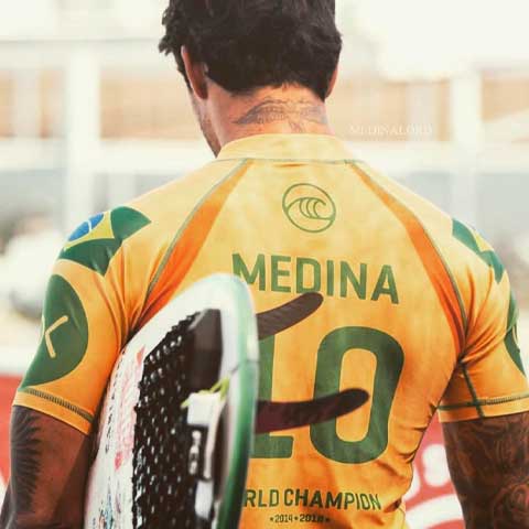 Tricampeão mundial e medalhista de bronze nos Jogos Olímpicos de Paris, o surfista Gabriel Medina deixou de lado algumas fases do Mundial de 2022 para cuidar da saúde mental. Na época, ele estava recém-separado da modelo Yasmin Brunet, além de ter problemas no relacionamento com a mãe e o pai adotivo. 
