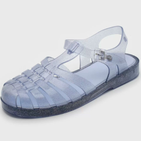 Outro sucesso entre as meninas era a série de sandálias "Melissa". havia diversos modelos, sempre feitas de material plástico, com cores variadas.  