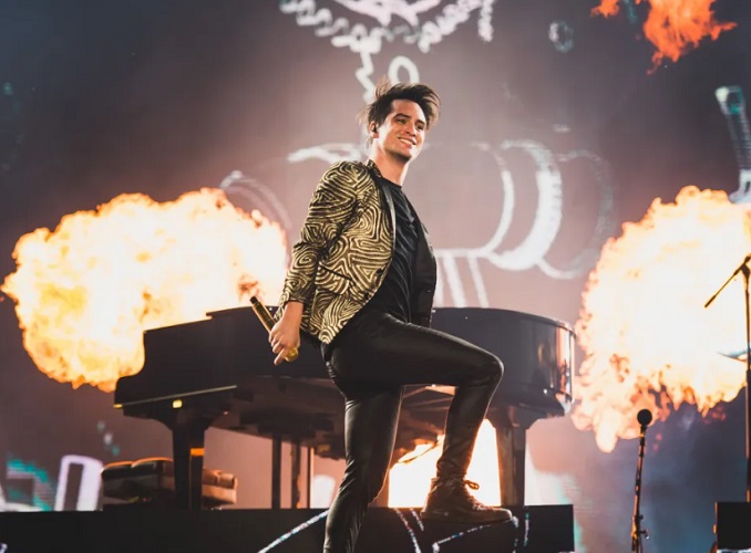 Nome da banda: Panic at the Disco - Formada em 2004, em Las Vegas, Nevada, Panic! at the Disco ganhou destaque mundial a partir de 2006, quando venceu o prémio de 