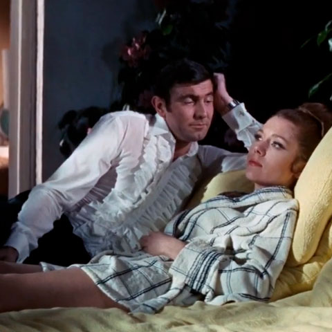 A morte da esposa - "007 A serviço secreto de sua majestade" (1969): Um final trágico para o único filme de George Lazenby como Bond, tendo sua esposa (única Bond Girl a casar com James) morta por Blofeld ao seu lado e quebrando seu coração.-Youtube/Roberto Villar