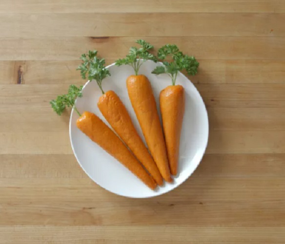 Manter uma dieta rica em antioxidantes, como vitaminas C e E, pode retardar o desenvolvimento da doença. Evitar o tabagismo e o consumo excessivo de álcool também são medidas importantes para a preservação da saúde ocular. - Divulgação