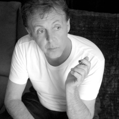 Nascido em Liverpool, na Inglaterra, Paul McCartney, é compositor, cantor e multi-instrumentista com mais de 60 anos de carreira.