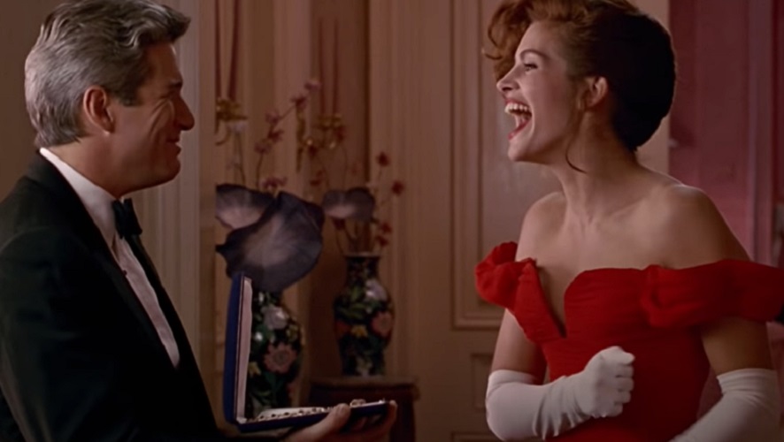 Um dos grandes trabalhos de Júlia Roberts foi em "Uma Linda Mulher" e sua reação quando Edward Lewis fecha a caixa com a jóia e acerta sua mão é totalmente genuína, já que ele fazer isso não estava no roteiro.