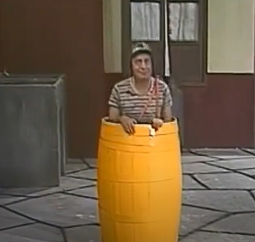 O tal apartamento, com alguém oculto, gerava a curiosidade dos fãs. Roberto Bolaños morreu em 28/11/2014, aos 85 anos.  